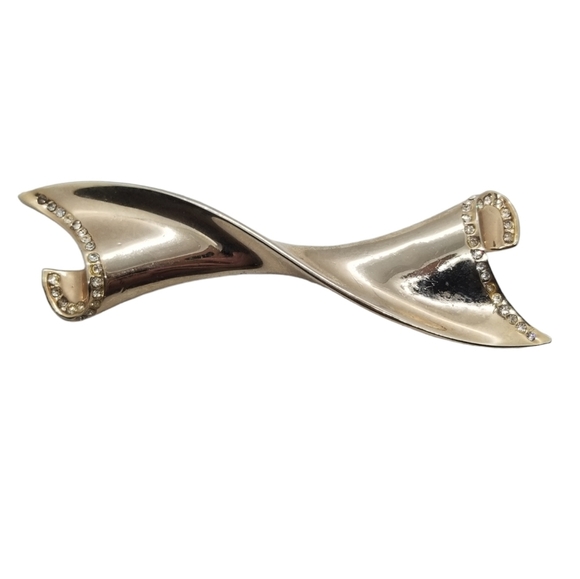 VINTAGE LARGE TWIST DESIGN MODERNIST GOLDTONE BROOCH WITH CRYSTAL DETAIL - Picture 1 of 4
